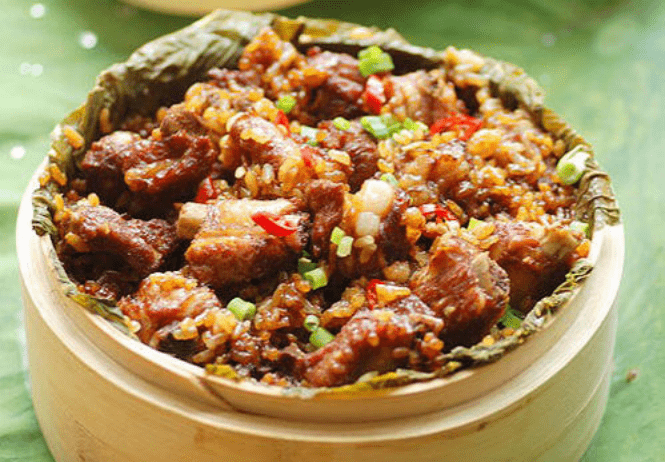 原创精选美食:三彩荷兰豆,火腿炒土豆粉,酸辣鹅肠,糯米蒸排骨的做法