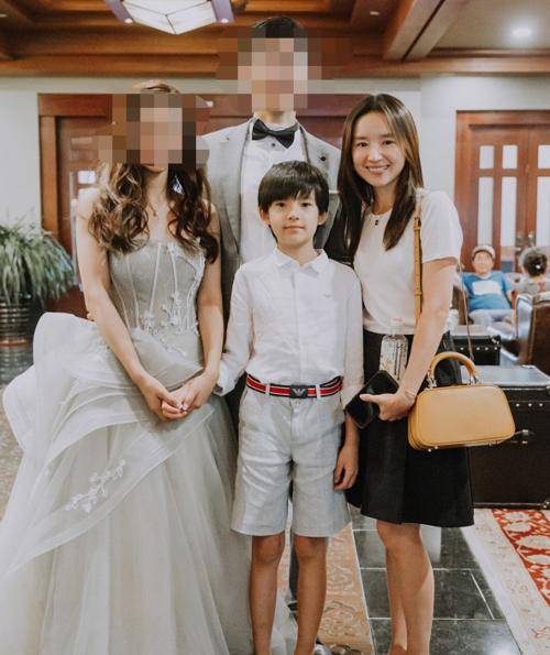 样子|董洁硬拗清纯样子好假，脸上都是衰老的皱纹，像50岁的人了！