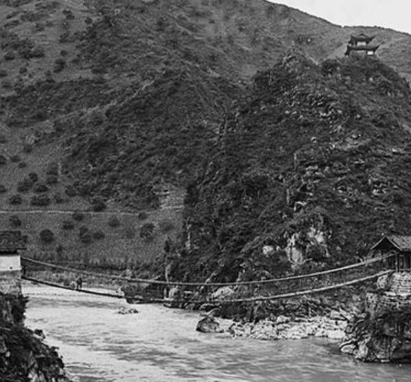 老照片:一百多年前川藏地区的桥梁,泸定桥,猛固桥和成都九眼桥