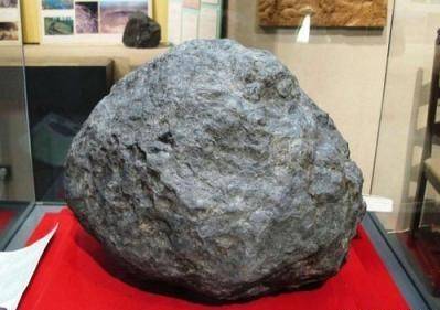 人类历史上五次神秘的陨石撞击地球事件？(图1)