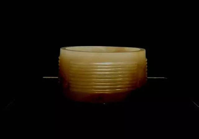 商代晚期 玉琮