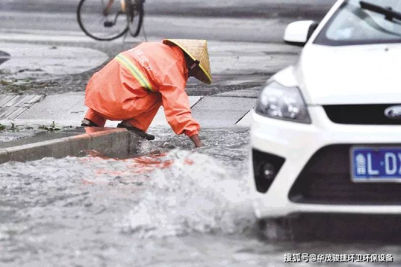 高温暴雨来袭，环卫工人如何做好防护措施