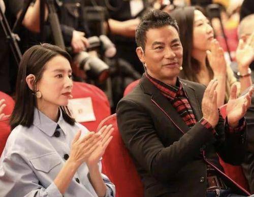 样子|董洁硬拗清纯样子好假，脸上都是衰老的皱纹，像50岁的人了！