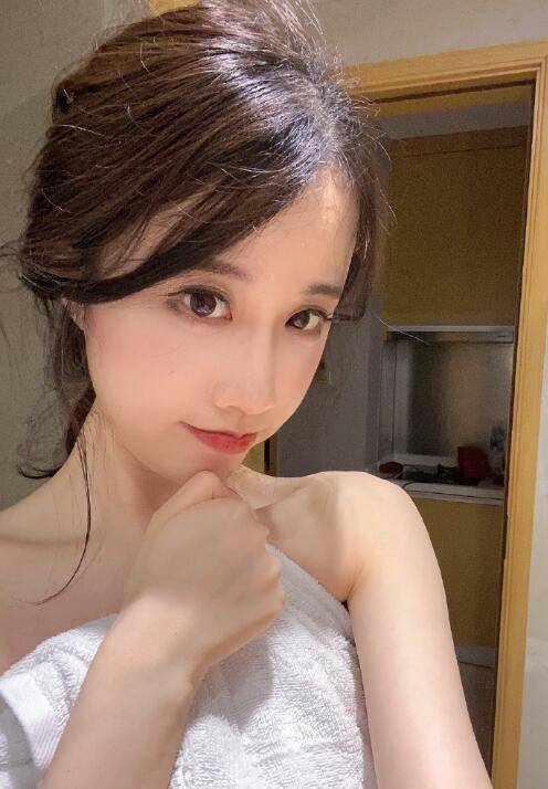 旗袍|轩子巨2兔被封后放飞自我？继旗袍后，这次直接晒出了小虎牙