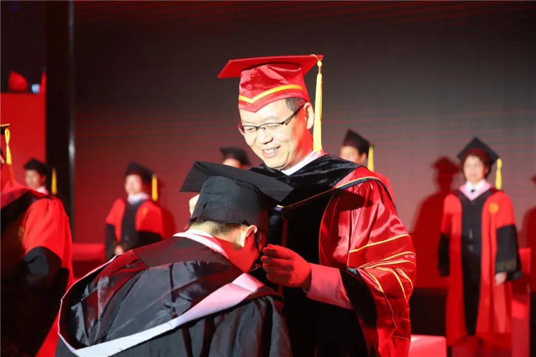 学子|相信未来 乘风破浪：西安培华学院举行2020届毕业典礼暨学位授予仪式