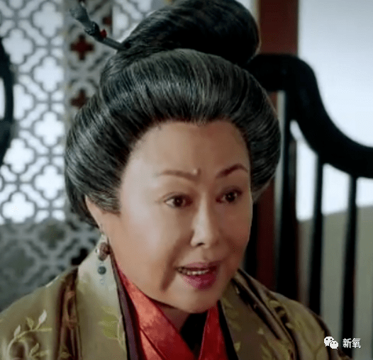 人中|20岁的脸垮得像40岁，还比关晓彤讨人喜欢，她真没不服气吗？