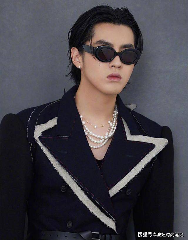 珍珠|谁说珍珠是奶奶辈的专属？这样穿戴太显气质，从老年圈拉回时尚圈