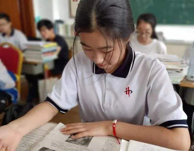 高考学霸725分刷屏!看完才知道,她能成为高考状元,实至名归!