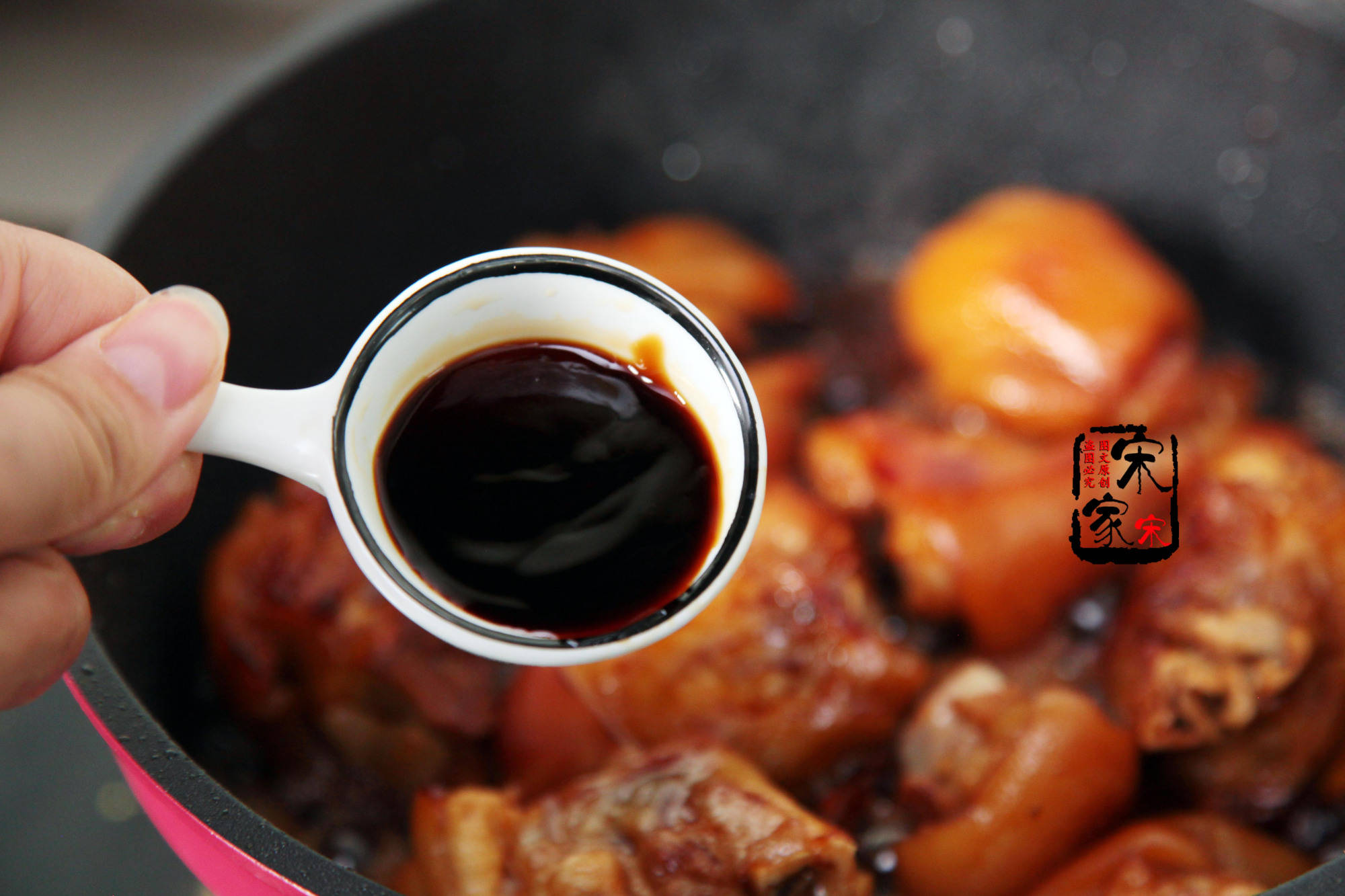 夏天消耗多，女人碰见这菜别手软，富含胶质，多吃气色棒！