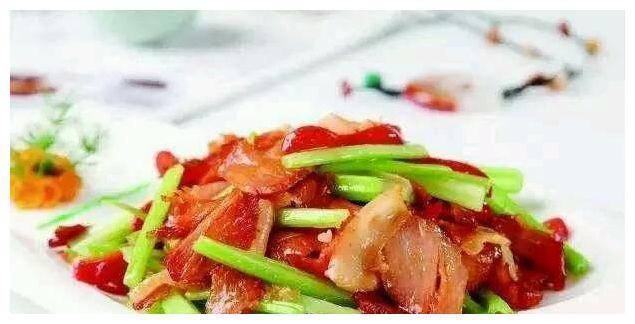 麻辣香锅,芹菜炒腊肉,菠菜塔,蒜蓉虾的做法