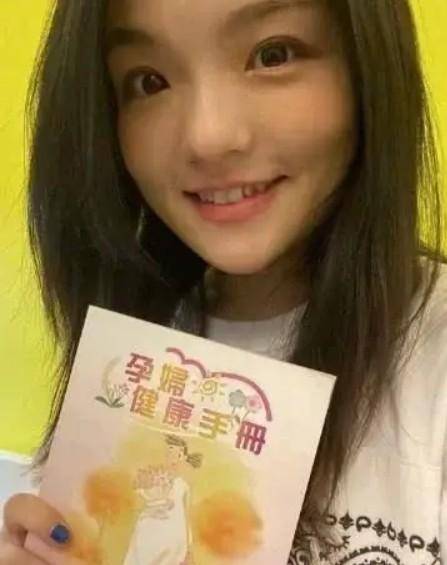 35岁徐佳莹宣布已怀孕5个月，十五字吐露孕期艰辛