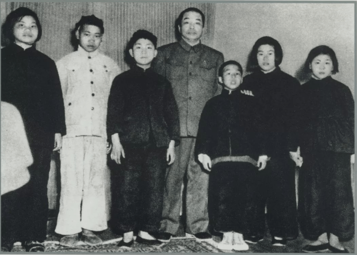 侄子|不担任国防部长后,1962年彭老总问侄子:你知道于谦是谁吗?