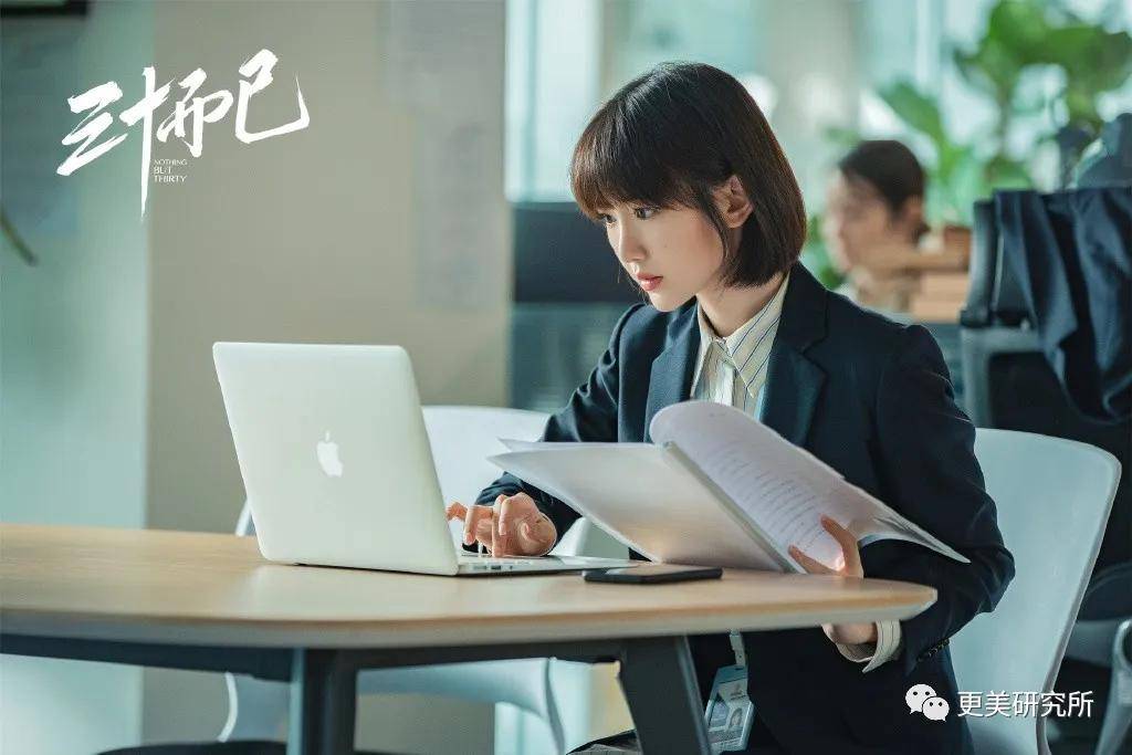 双眼皮|翻了100张照片，才发现她是贵圈换头最失败的女星