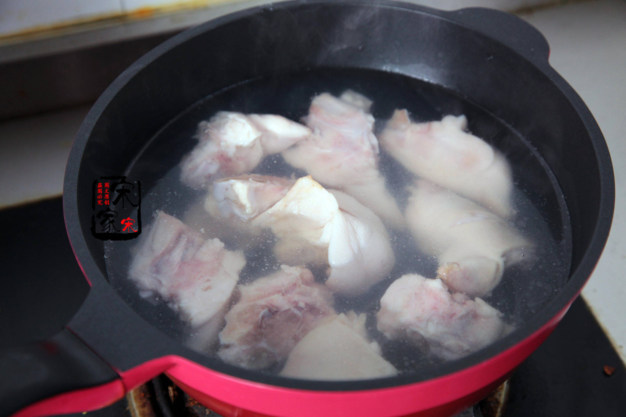 夏天消耗多，女人碰见这菜别手软，富含胶质，多吃气色棒！