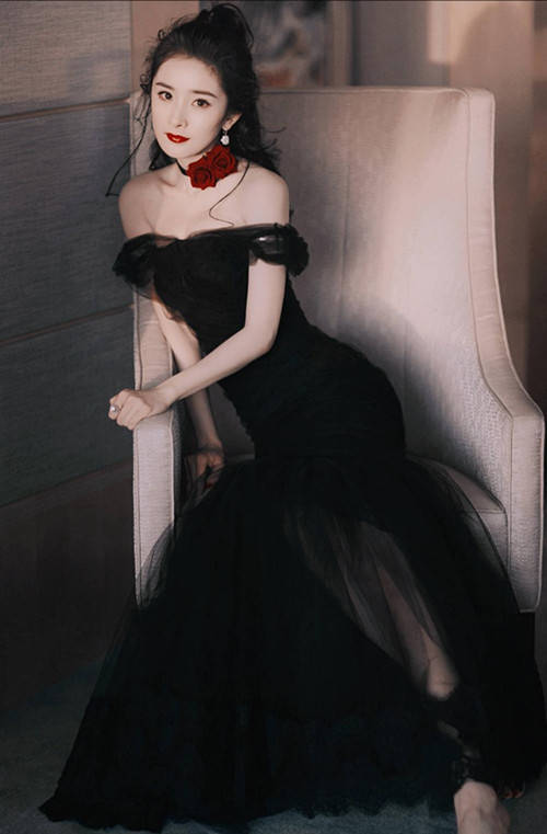 杨幂|女星黑裙造型：赵丽颖温婉杨幂性感，刘亦菲真神仙姐姐