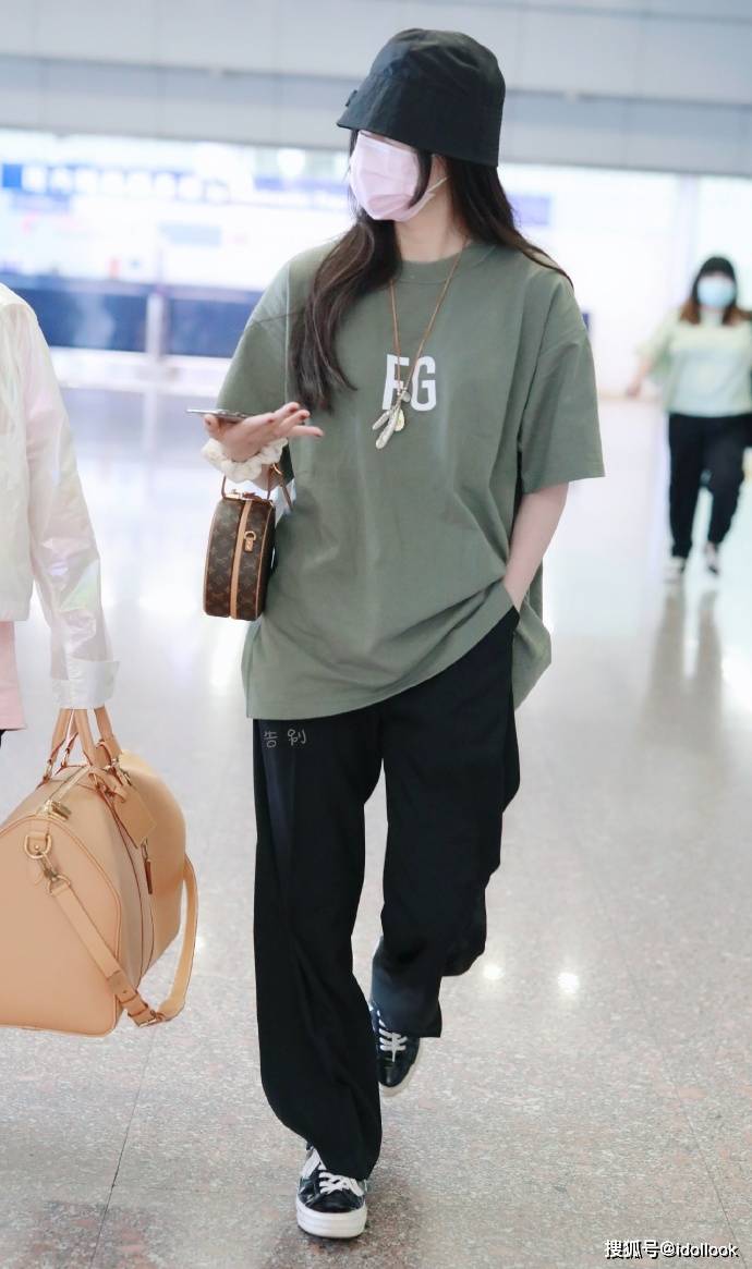 大片|当欧阳娜娜开始拍轻熟风大片，我才发觉，那个少女长大了