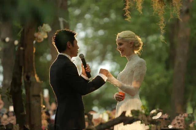 何炅共|原创撒贝宁当奶爸的226天，妻子李白和龙凤胎疑似仍在国外？