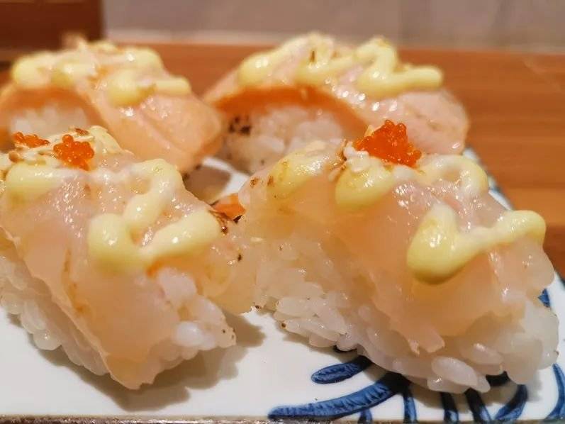 鳗鱼,玻璃虾寿司现点现做,胃小的不要来!