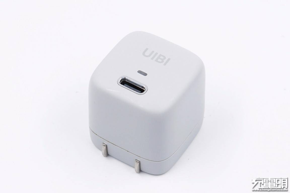 测评盘点|什么是小冰块？UIBI柚比 18W PD充电器评测