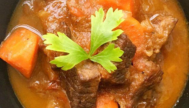 
美食优选：番茄炖牛腩 酒酿烧带鱼 豉汁蒸松阪猪 辣椒炒肉的做法“英亚官方网站”(图1)