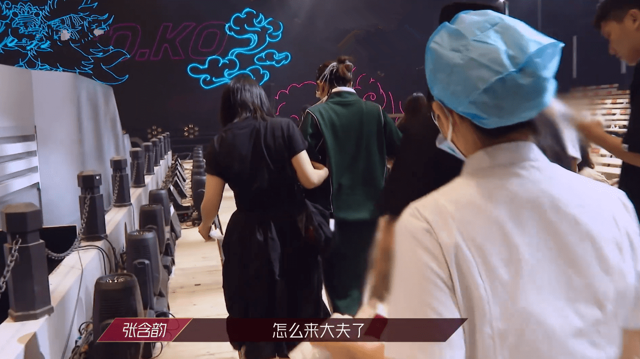 郑希怡|宁静组穿破洞牛仔裤趴地劈叉，王霏霏齐刘海，郑希怡因受伤愧疚痛哭