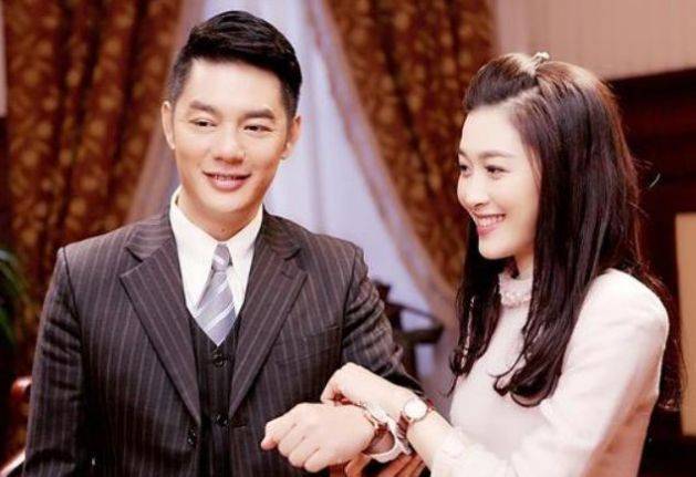 年进|原创21年陪伴丈夫将他捧红，却不敌嫩模3个月，如今只有儿子相依为命