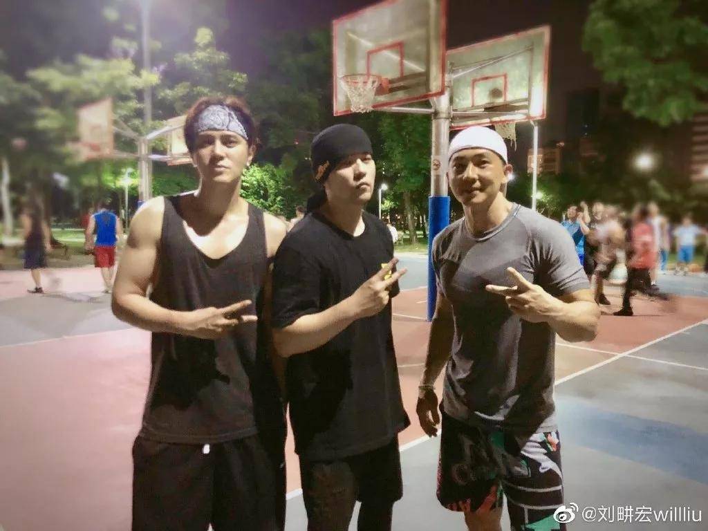 周杰伦|原创这才是全明星！周杰伦、林俊杰、潘玮柏组队打球！昆凌投得真准啊