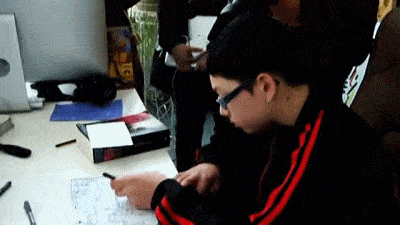 故事传记|3岁画画的自闭症天才，无需起稿画出400种动物，画出了另一个世界