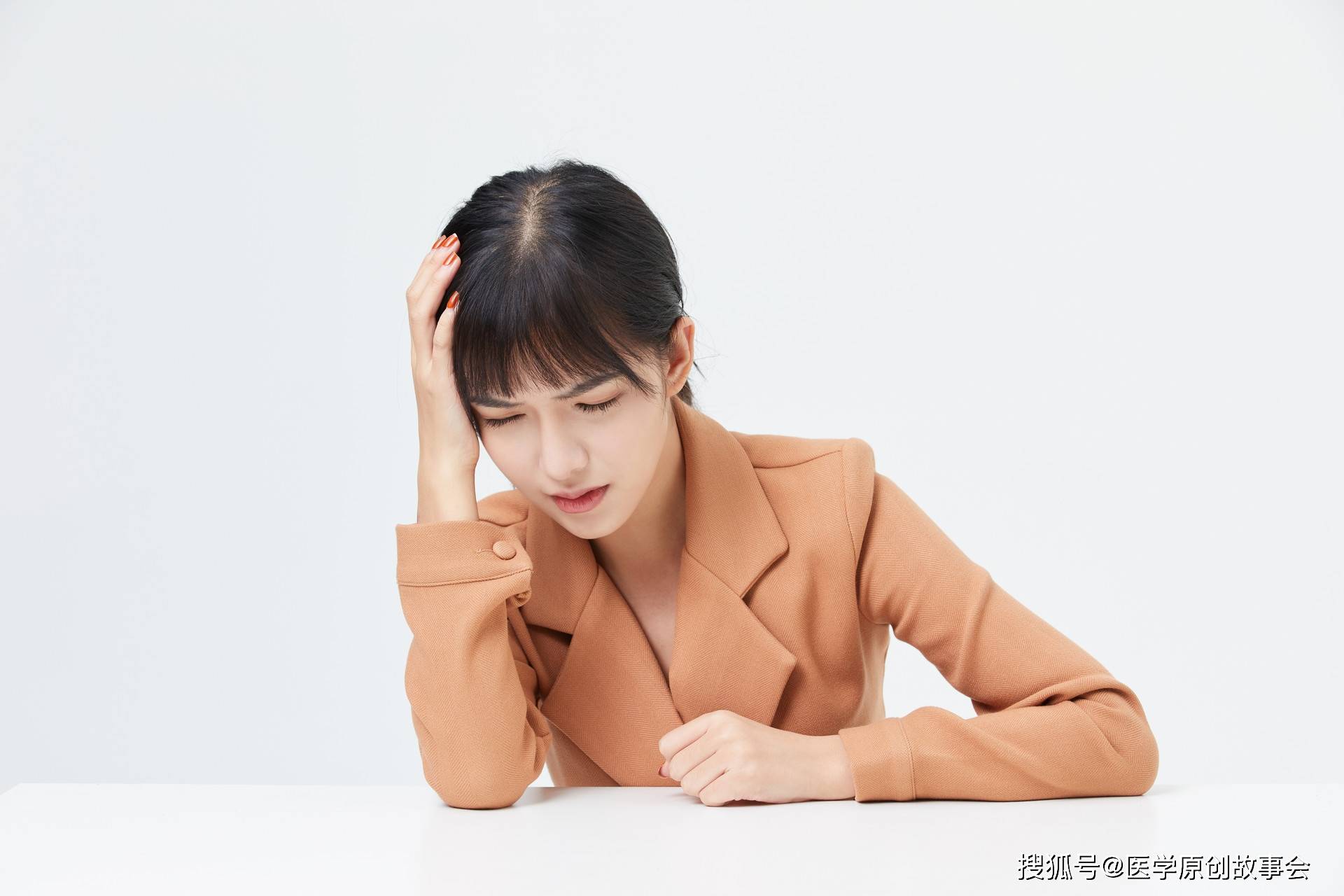 脑梗塞不是突然到来，患上脑梗的人，常常忽视了头部的三种症状