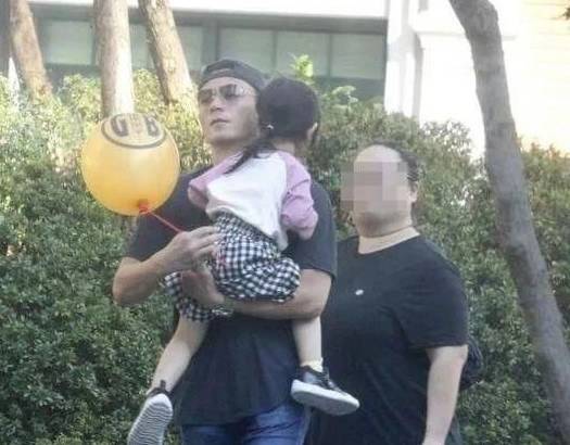 林心如霍建华女儿被赞长相漂亮,家教严谨有礼貌