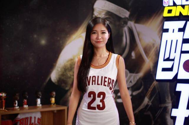 nba美女主播周玲安,入住奥兰多直播nba,身材堪比卡戴珊_球迷