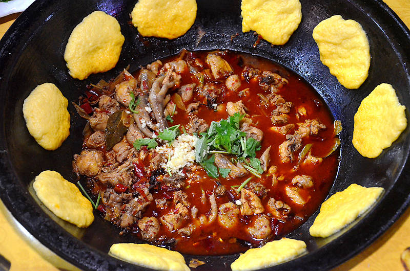 原创东北著名美食,舌尖上的中国推荐,铁锅炖一切!