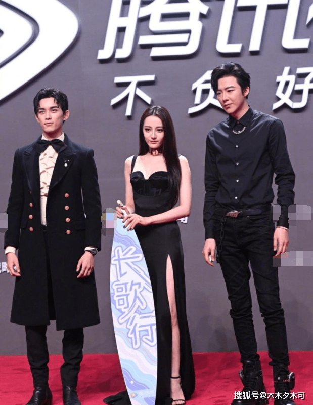 唐嫣|杨幂唐嫣热巴个个穿得明艳动人，怎么《三十而已》三位画风这么怪