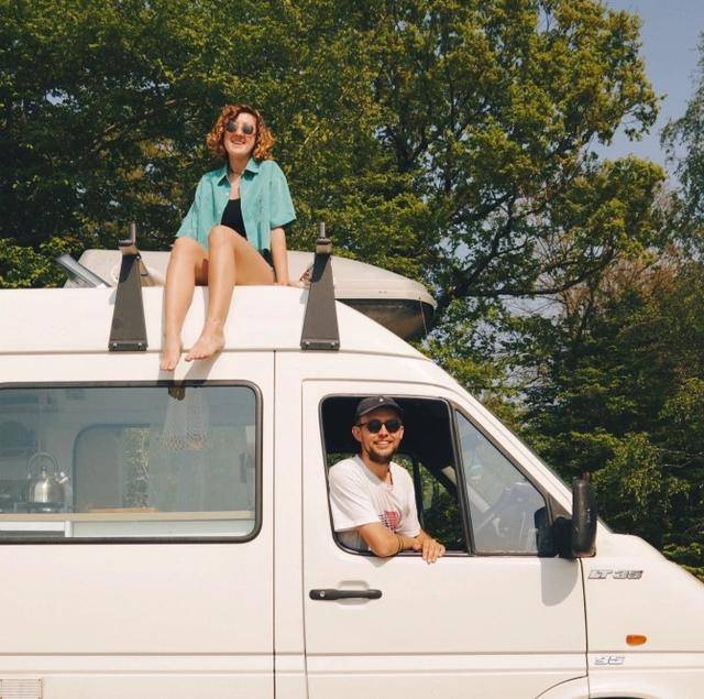 莱恩·博维|英国小情侣双双辞职，开改装小巴环游世界，每天花销不到10英镑