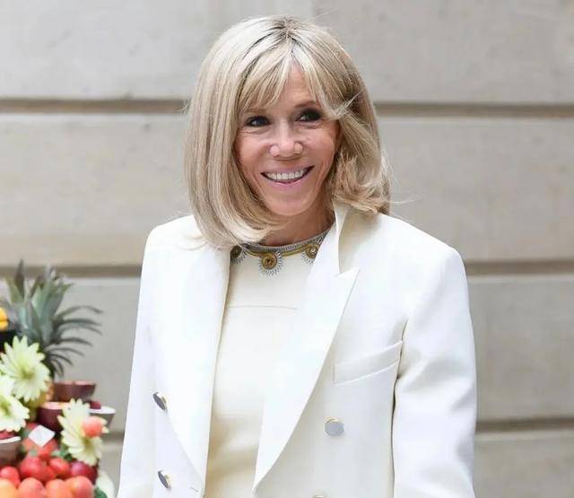 吉特|贫民窟时髦女孩，离婚嫁大27岁总统，确诊的巴西第一夫人可不简单