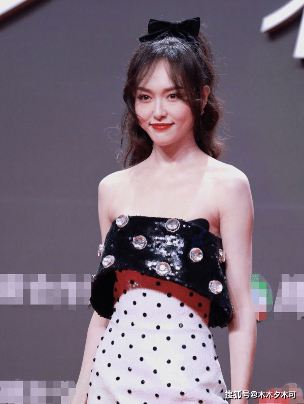 唐嫣|杨幂唐嫣热巴个个穿得明艳动人，怎么《三十而已》三位画风这么怪