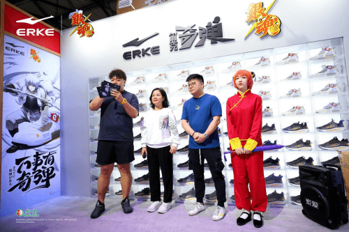 银魂|银魂首度携手体育品牌鸿星尔克 科技新国货惊艳ChinaJoy