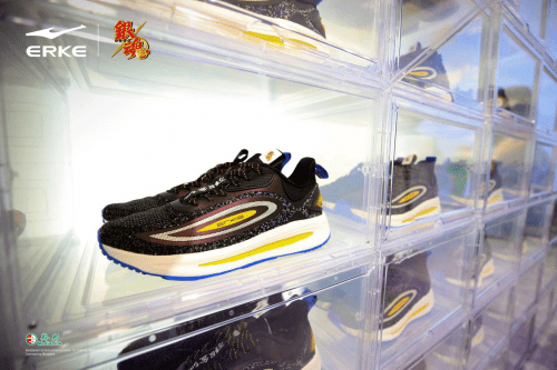 银魂|银魂首度携手体育品牌鸿星尔克 科技新国货惊艳ChinaJoy