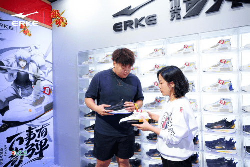 银魂|银魂首度携手体育品牌鸿星尔克 科技新国货惊艳ChinaJoy