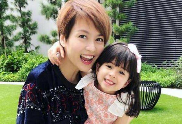金龟子女儿的照片大曝光 f815d07632f14ec59be03c65a9a2e0f1.jpeg