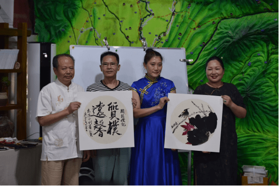 进行了|《闲拾慢记》新书鉴赏发布会在山城防御体系陈列馆举办