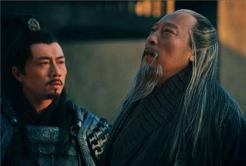 司马懿之所以能够掌兵权,完全是因为诸葛亮北伐,曹真等人抵挡不住,万