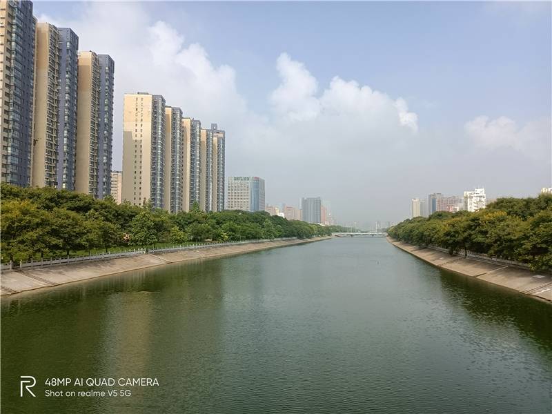 天玑720中端王炸!realme真我V5首发评测