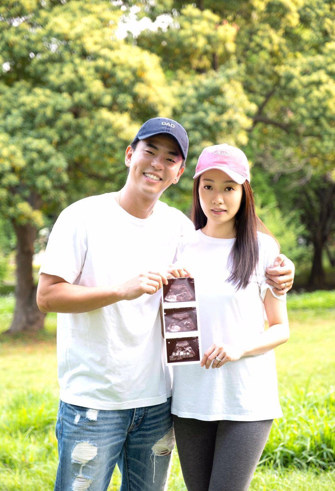 原创去世17年的柯受良当爷爷了，儿子柯有伦喜获千金，三月份宣布怀孕