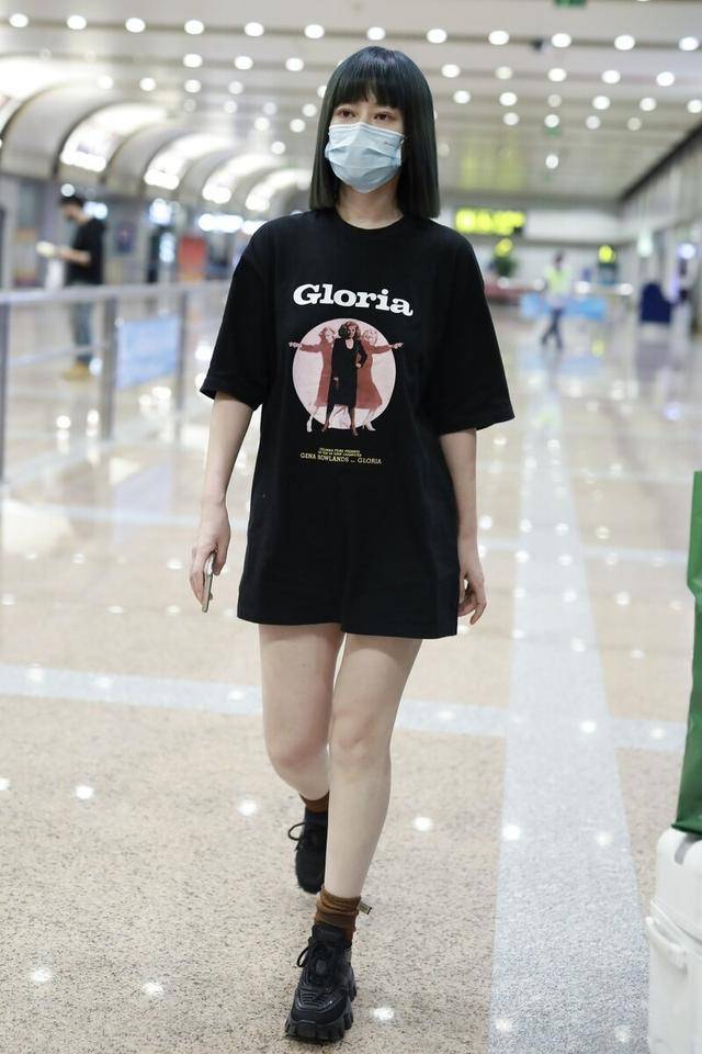 黑色|黑色怎么才能穿出彩?教你两招告别沉闷,穿出夏天应有的缤纷多彩