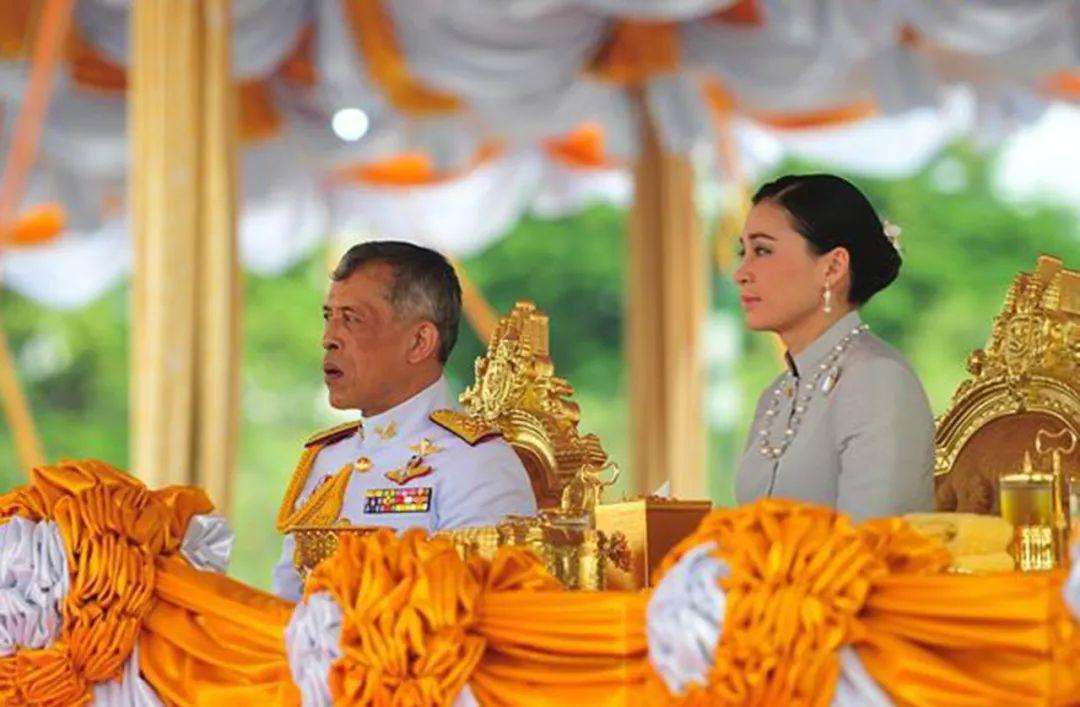 泰国国王 e2d249b425c34acd8f24dfbbb8e9327d.jpeg