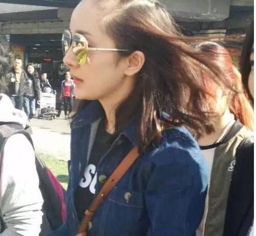 营销|杨幂发际线露出来了,至少很真实,没营销自己天生头发多!