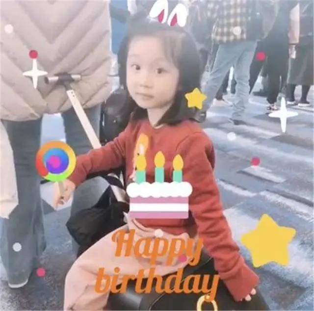 洪欣女儿长大了，笑容可爱大眼迷人，与1米87的哥哥成反差萌