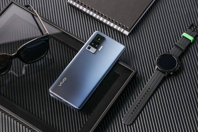 vivo中端电竞手机 dd273d9f268a437c87fc274b3c50f951.jpeg