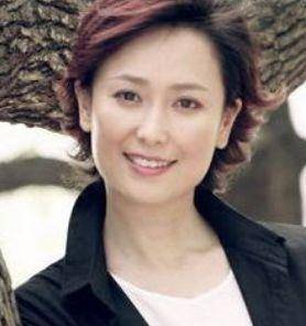 豪门|她出道后从无绯闻,35岁二婚嫁入豪门,今55岁被宠成女王
